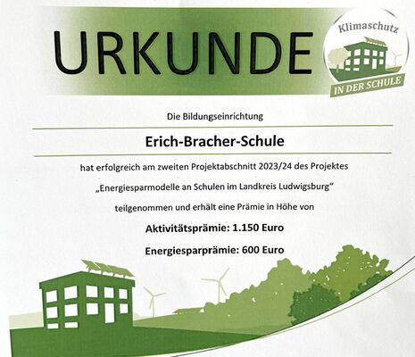 Urkunde für die Erich-Bracher-Schule für ihre Teilnahme am Energiesparprojekt im Landkreis Ludwigsburg. Die Schule erhält eine Prämie von insgesamt 1.750 Euro.
