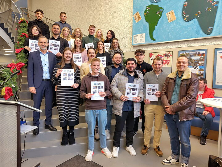 Fachbereichsbesten und Preisträger der Winterprüfung 2024.