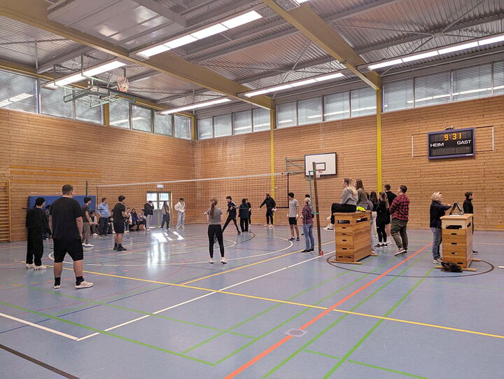 Das alljährliche Volleyballturnier der Erich-Bracher-Schule.